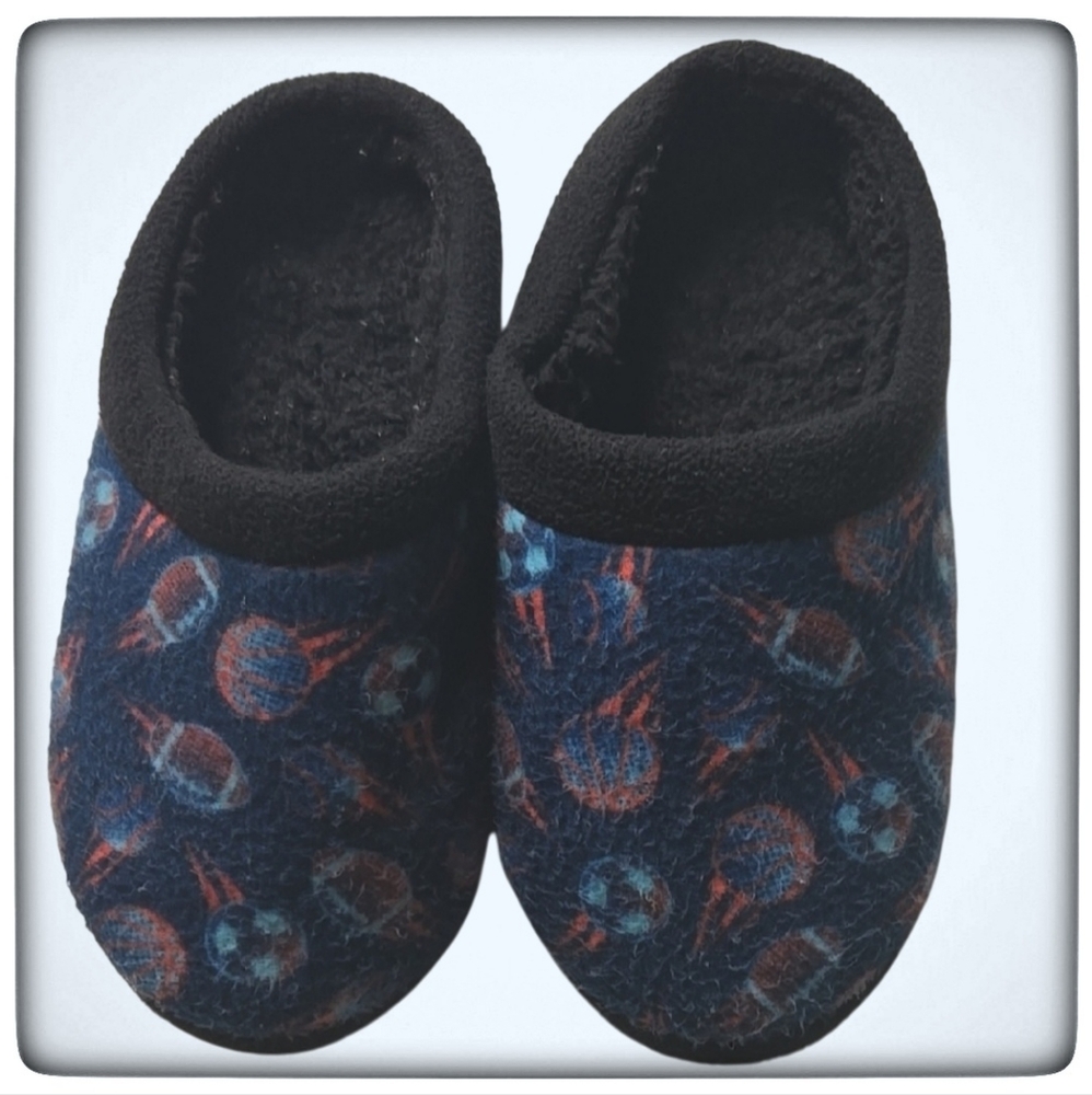 Cuddl Duds Sports Fan Slippers-Size 3-4